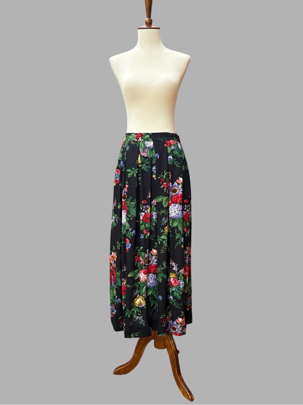 Susan Bristol Midi Skirt Size 16 Black w/ Multicolor Floral Print